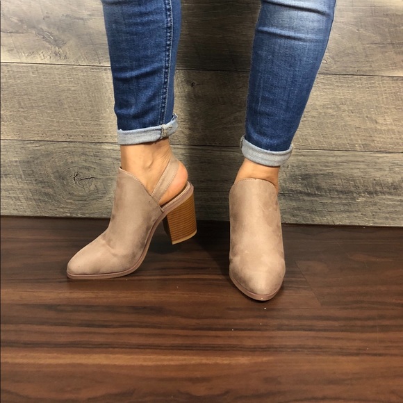 FAUX SUEDE ALMOND TOE - Picture 4 of 6